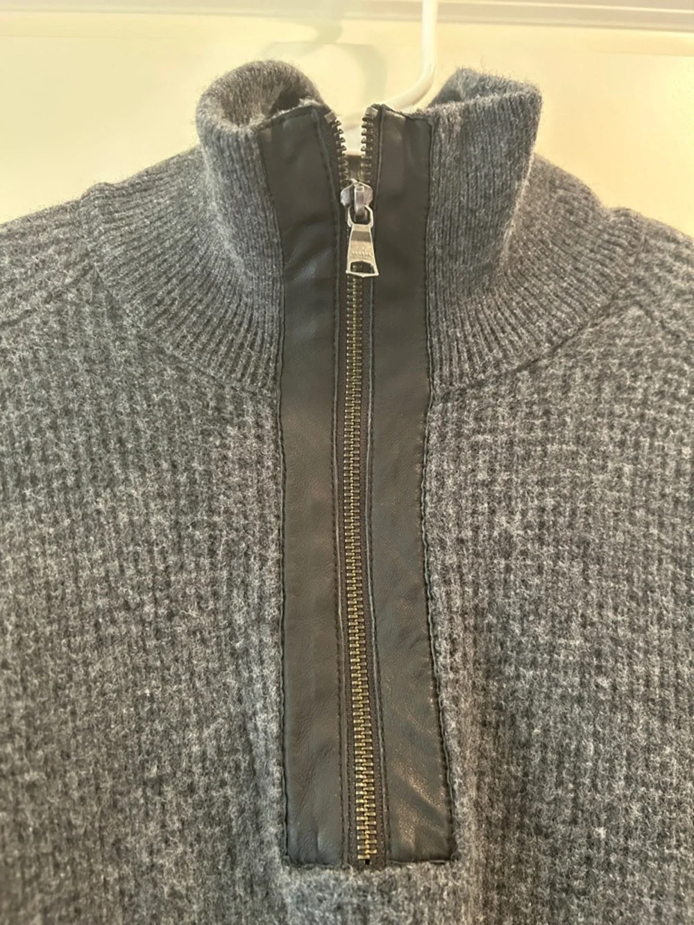 Banana Republic Merino Extra Fine Wool Ribbed sweater Zip Neck w/leather trim L